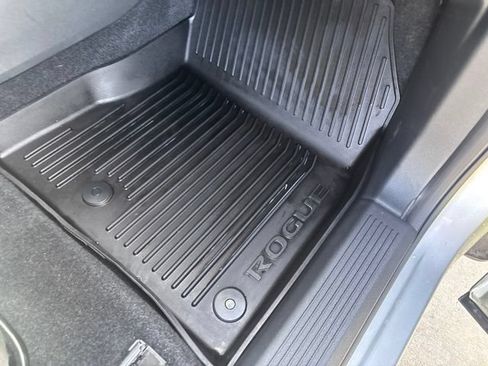 Used 2023 Nissan Rogue SV FWD image 14