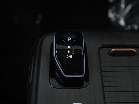 Used 2024 Nissan Ariya EVOLVE+ e-4ORCE image 20