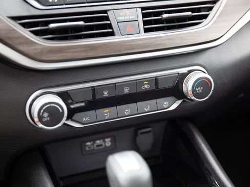 Used 2024 Nissan Altima 2.5 SV image 13