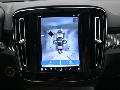 Used 2024 Volvo XC40 B5 Plus image 19