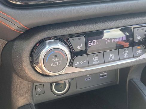 New 2025 Nissan Versa SR w/ Trunk Package image 27