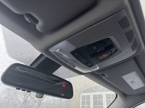 Used 2018 BMW 320i xDrive Sedan w/ Convenience Package image 23