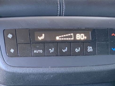 Used 2025 Nissan Pathfinder SV image 24