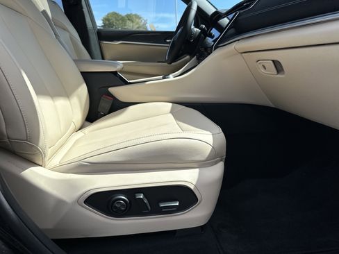 Used 2025 Jeep Grand Cherokee L Limited image 16