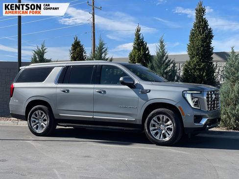 Used 2025 GMC Yukon XL Denali w/ Advanced Technology Package AWD/4WD image 12