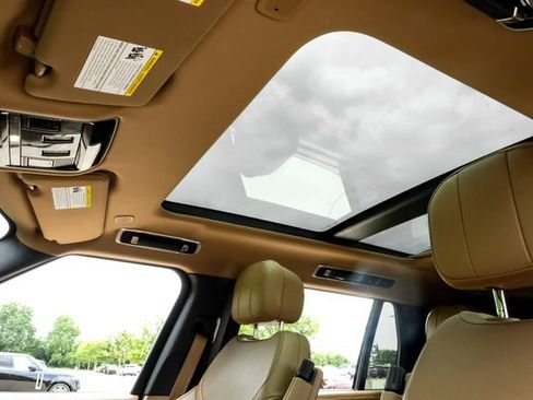 Used 2023 Land Rover Range Rover Long Wheelbase SE AWD/4WD image 5