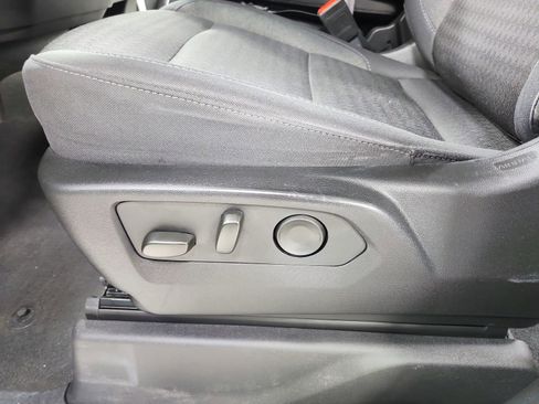 Used 2025 Chevrolet Silverado 1500 LT AWD/4WD image 20