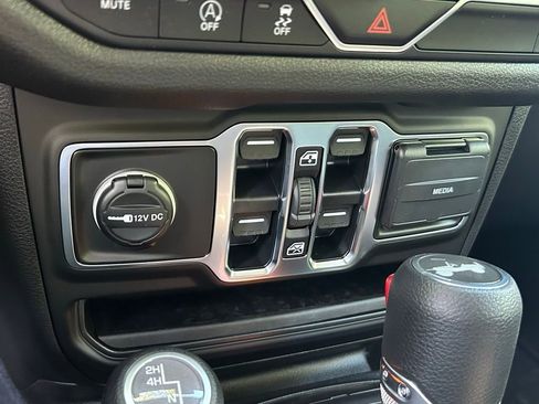 Used 2025 Jeep Wrangler Sport image 46