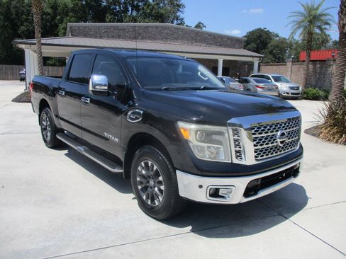 Used 2017 Nissan Titan SL w/ Off-Road Package AWD/4WD image 5