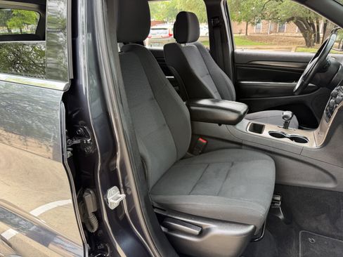 Used 2015 Jeep Grand Cherokee Laredo w/ Quick Order Package 23E RWD image 10