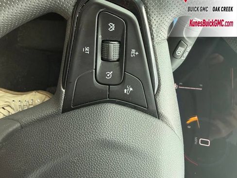 Used 2025 Chevrolet Trax LT FWD image 6