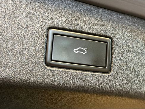 Used 2023 Volkswagen ID.4 Pro S image 32