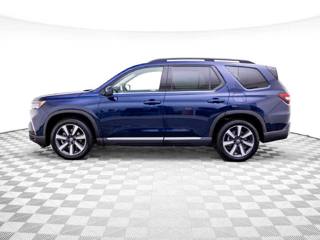 Used 2025 Honda Pilot Touring image 2