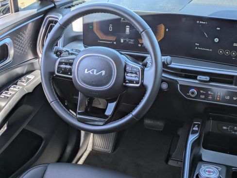 Used 2025 Kia Sorento EX AWD/4WD image 16