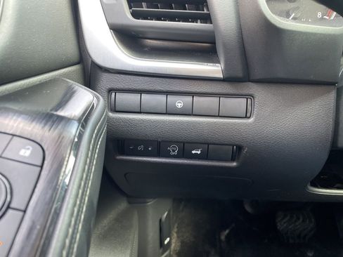 Used 2025 Nissan Rogue SV image 25