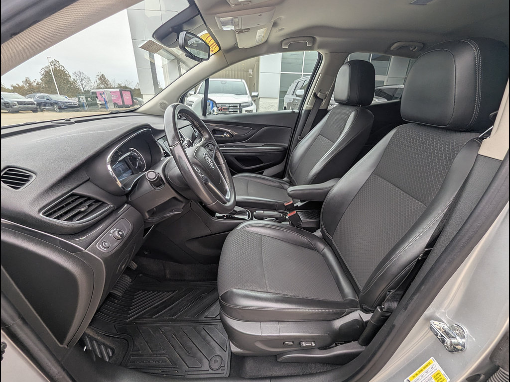 Used 2022 Buick Encore Preferred AWD/4WD image 17