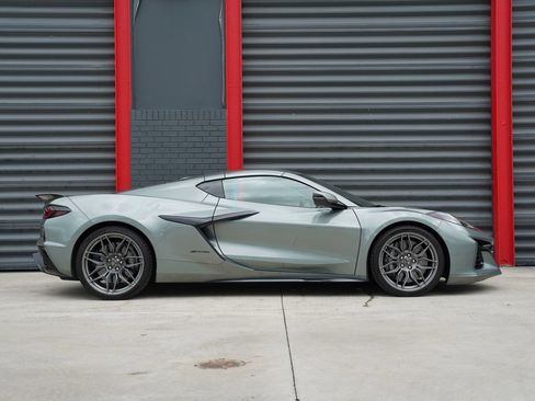 Used 2023 Chevrolet Corvette Z06 RWD image 10