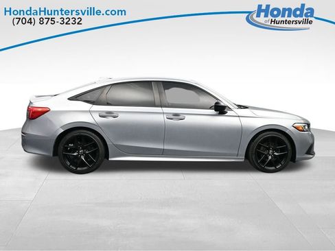 Used 2023 Honda Civic Sport image 9