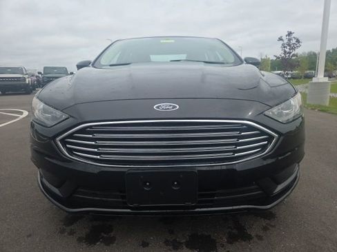 Used 2017 Ford Fusion SE FWD image 4