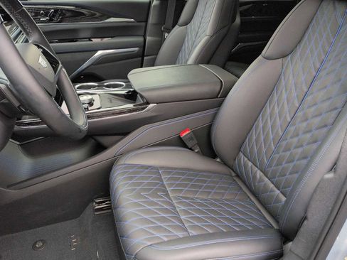 Used 2025 Cadillac Escalade IQ Luxury 1 AWD/4WD image 16