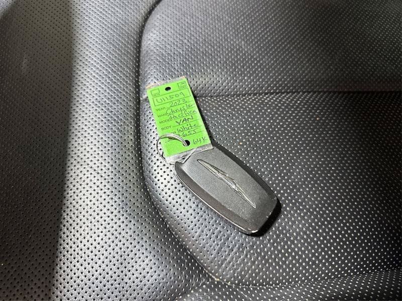 Used 2023 Chrysler Pacifica Limited FWD image 31