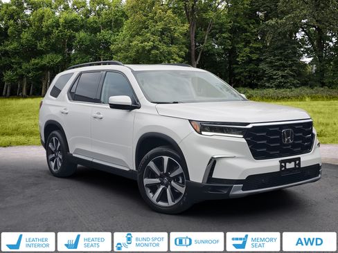 Used 2024 Honda Pilot Touring image 1