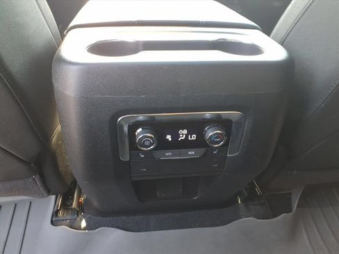 Used 2025 Chevrolet Suburban LT w/ Comfort Package RWD image 26