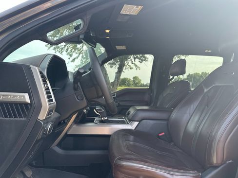 Used 2015 Ford F150 Platinum w/ Equipment Group 701A Luxury AWD/4WD image 9