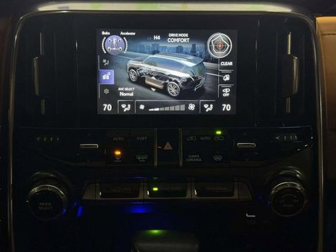 Used 2023 Lexus LX 600 4WD w/ Luxury Package image 20