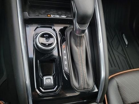 Used 2025 GMC Canyon AT4 image 45