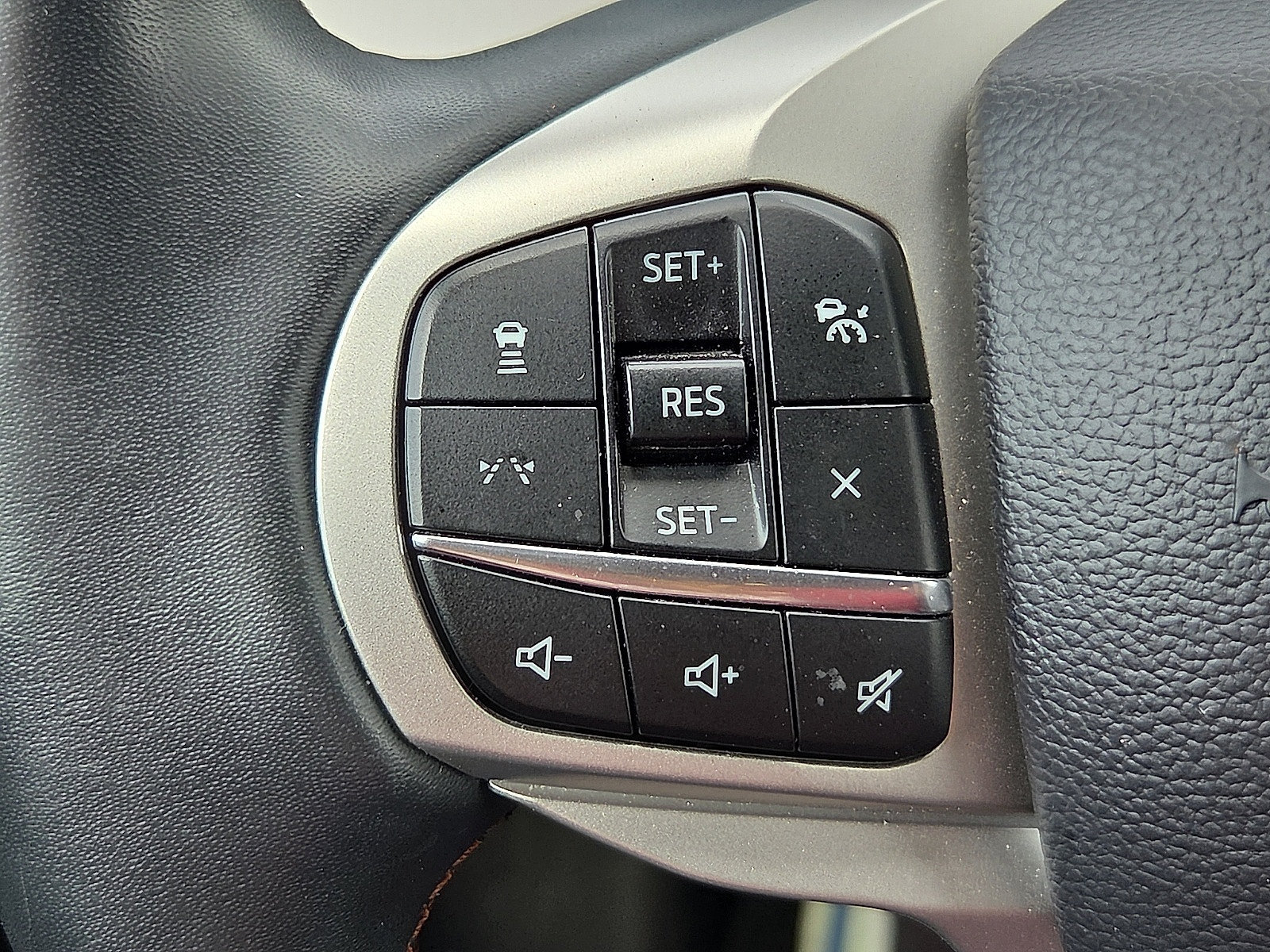 Used 2025 Ford Explorer Active w/ Active Comfort Package AWD/4WD image 22