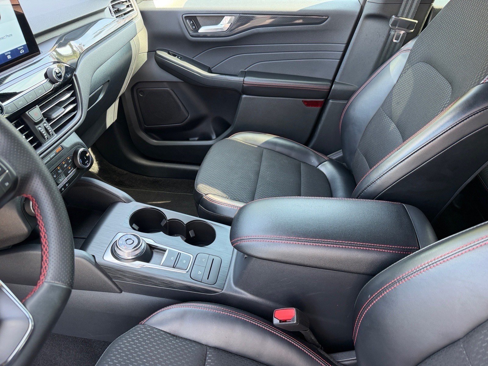 Used 2025 Ford Escape ST-Line AWD/4WD image 12