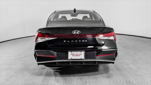 Used 2025 Hyundai Elantra SE FWD image 7