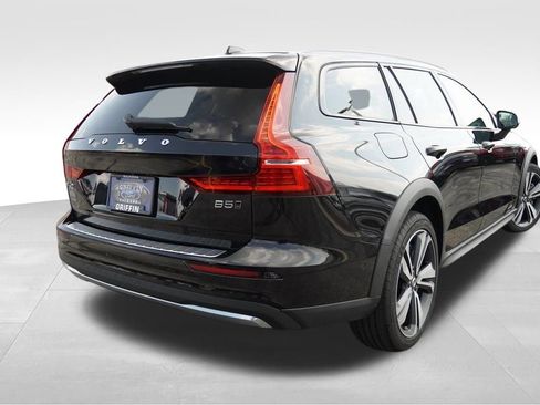 Used 2024 Volvo V60 B5 Cross Country Plus image 4