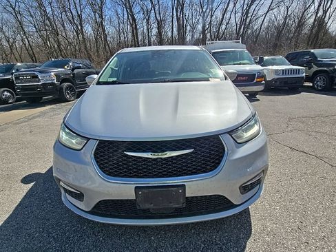 Used 2022 Chrysler Pacifica Touring-L image 12