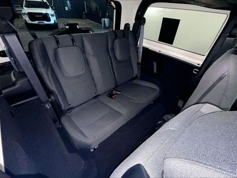 Used 2025 Jeep Wrangler Sport image 34