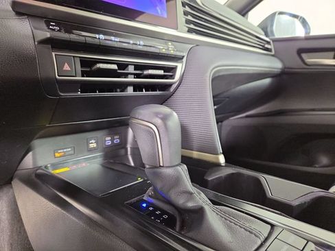 Used 2025 Toyota Camry SE FWD image 20