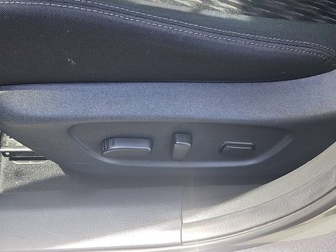 Used 2018 Nissan Rogue SV AWD/4WD image 19