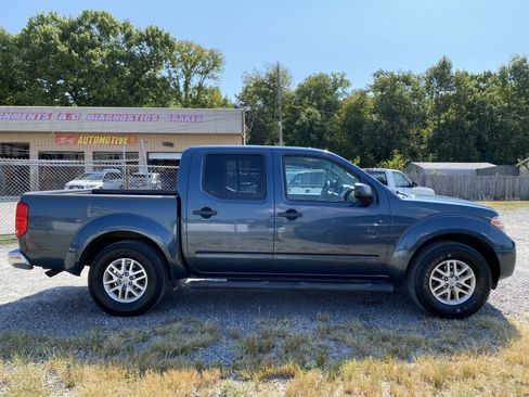 Used 2014 Nissan Frontier SV RWD image 4
