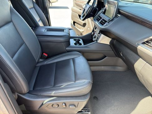 Used 2024 Chevrolet Suburban LT RWD image 31