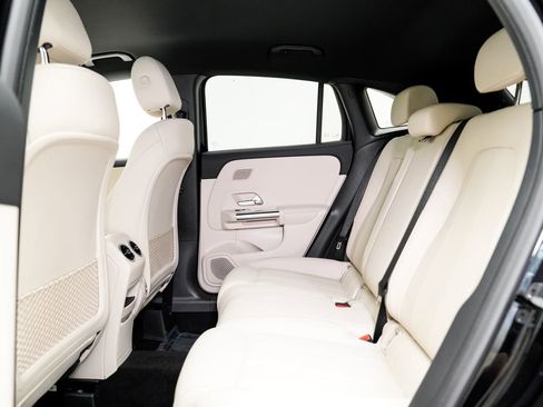 Used 2025 Mercedes-Benz GLA 250 4MATIC image 22