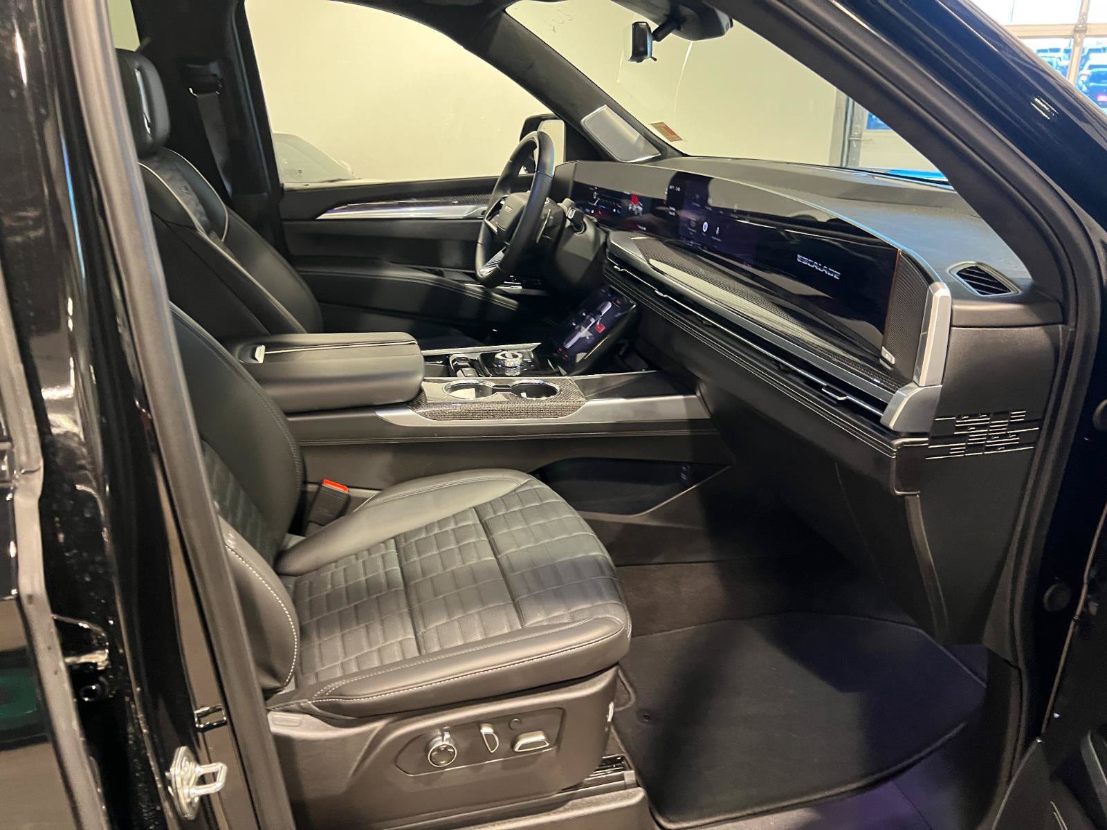 Used 2026 Cadillac Escalade V AWD/4WD image 46