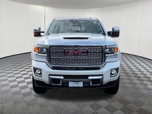 Used 2019 GMC Sierra 2500 Denali image 2