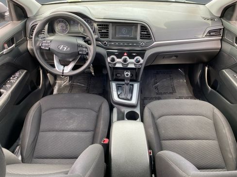 Used 2019 Hyundai Elantra SE w/ Cargo Package FWD image 10