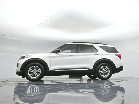 Used 2023 Ford Explorer XLT RWD image 54