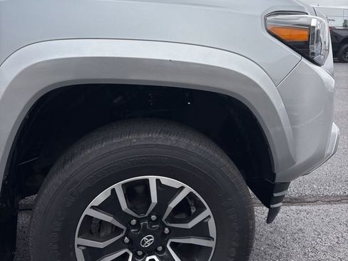 Used 2022 Toyota Tacoma TRD Sport image 9