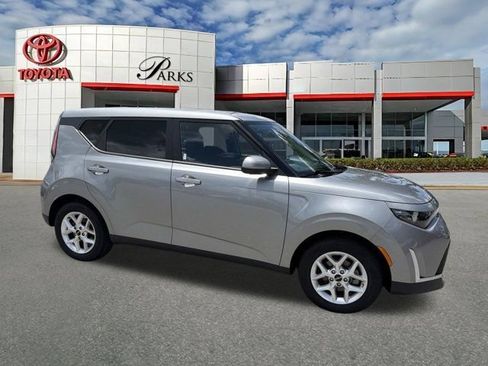 Used 2025 Kia Soul LX w/ LX Technology Package FWD image 1