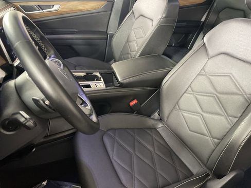 Used 2025 Volkswagen Atlas SE image 21