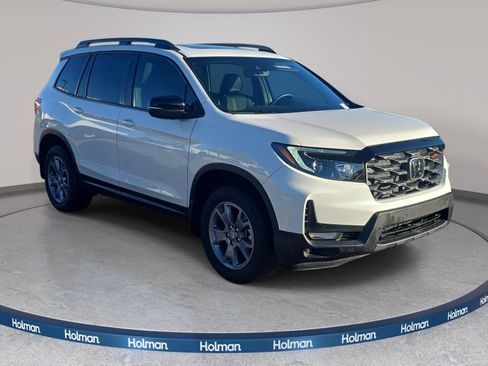 Used 2025 Honda Passport TrailSport image 4