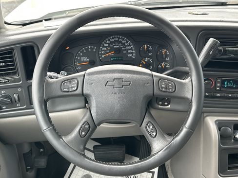 Used 2005 Chevrolet Avalanche Z66 w/ Sun And Sound Package RWD image 24
